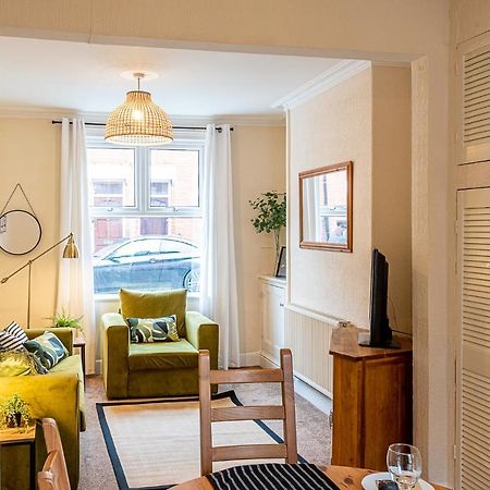 2 Bed, Up To 6 Guests Near Chester City Centre Экстерьер фото