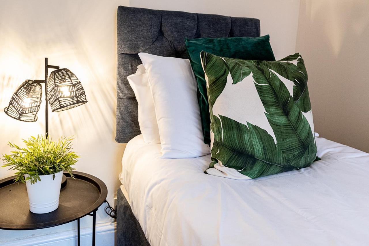 2 Bed, Up To 6 Guests Near Chester City Centre Экстерьер фото