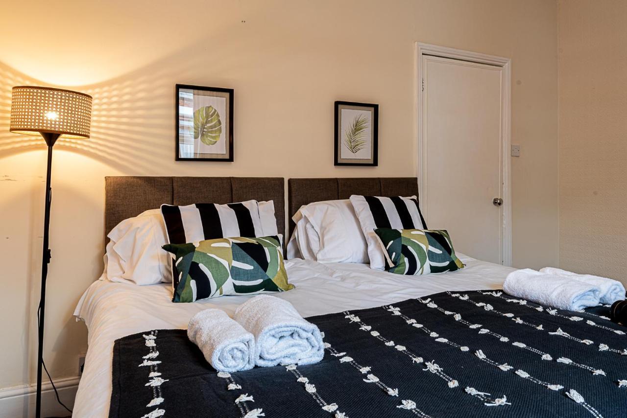 2 Bed, Up To 6 Guests Near Chester City Centre Экстерьер фото